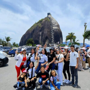 tour a la piedra del peñol desde medellin